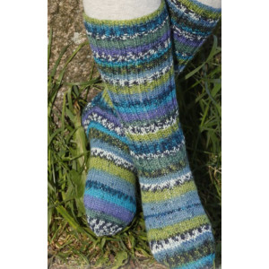 Blueberry fields by DROPS Design - Knitted Children Socks Pattern size 15 - 37