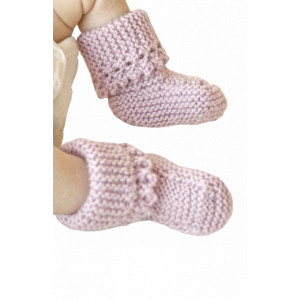 Lullaby Booties by DROPS Design - Knitted Baby Booties Pattern Size 0 months - 4 years