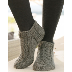Leaf Ankle Socks by DROPS Design - Knitted Socks Pattern size 35 - 43