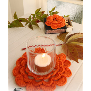 Pumpkin Blossom by DROPS Design - Crochet Rose and Candle Holder Decoration Pattern