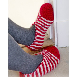 Candy Steps by DROPS Design - Knitted Christmas Slippers with Stripes Pattern size 29 - 46