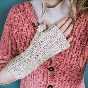 Classy Wrist Warmers by Rito Krea - Knitting Pattern: Wrist Warmers, onesize