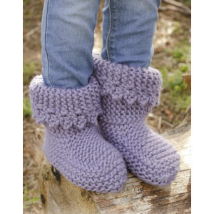 Plum Crumble by DROPS Design - Knitted Children Slippers in Garter Stitch Pattern size 20 - 34