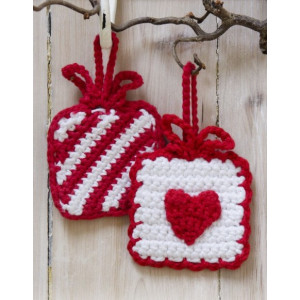 Hanging Gifts by DROPS Design - Crochet Christmas Presents Pattern 7x7 cm