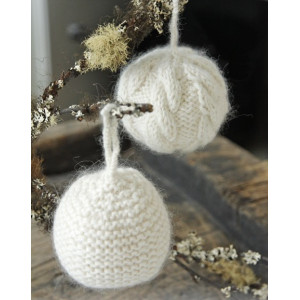 Let it Snow by DROPS Design - Knitted Christmas Ball with Cables Pattern 8 cm