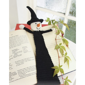 Obliviate! by DROPS Design - Crochet Halloween Book Mark with Witch Pattern