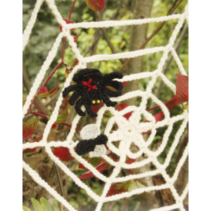 Black Widow by DROPS Design - Crochet Cobweb with Spider and Fly Halloween Pattern