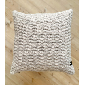 Poullets Pillow by Milla Billa - Yarn kit for Poullets Pillow size 50x50cm