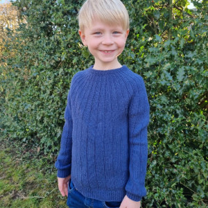 Sevenone Sweater Junior by Knit by Nees - Yarn package for Sevenone Sweater Junior Size 4-12 years