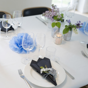 Table setting with a Focus on Recycling in Blue theme by Rito Krea - Table setting DIY Guide