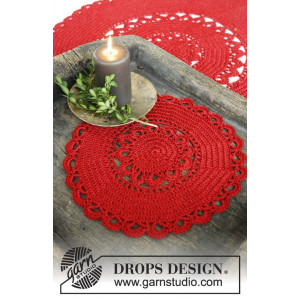 Christmas Morning by DROPS Design - Crochet Round Tablecloth Pattern 30 or 60 cm