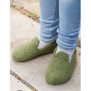 Mossy Dance by DROPS Design - Felted Slippers Pattern Sizes 26-43