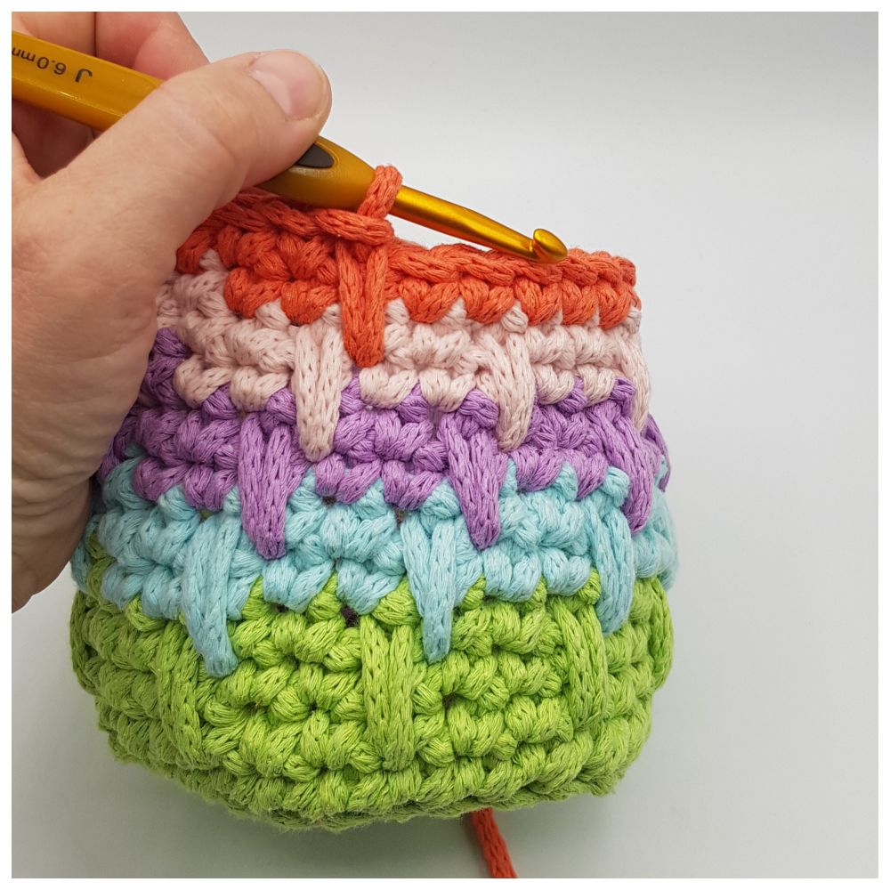 Free Crochet Pattern Pencil Holder With Spiral Effect 